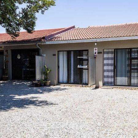 Mykhaya-Your Home Away From Home Kempton Park Exterior foto
